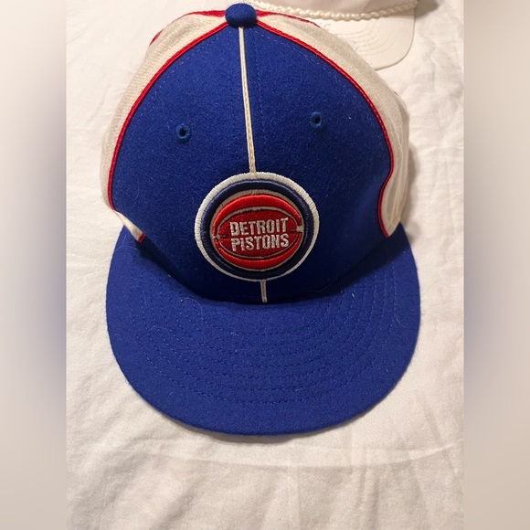 Isaiah Thomas Pistons Autographed Hat 1989 NBA Finals - Picture 2 of 2